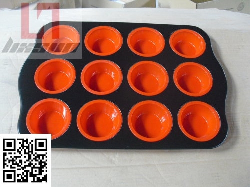 Silicon 12 cup muffin pan with metal frame